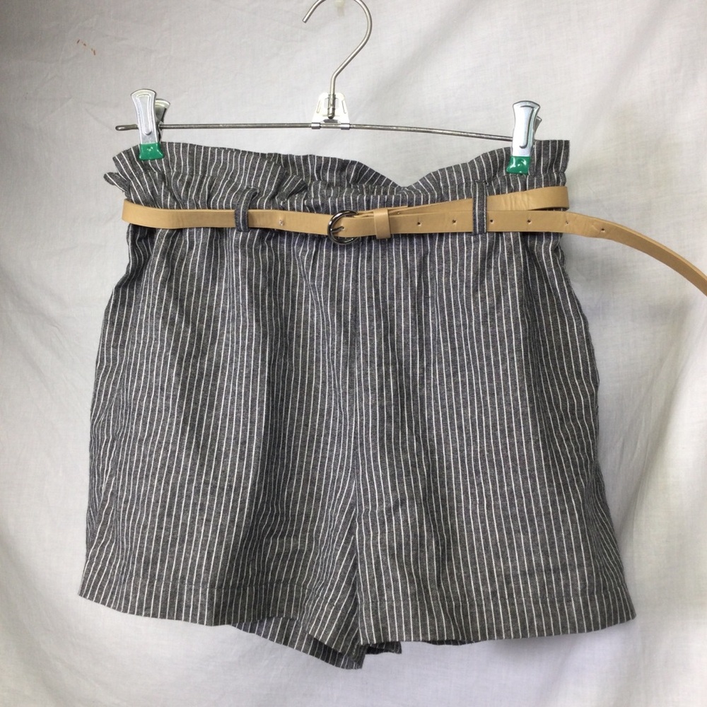 Have Womens Dark Gary White Striped Pull on Shorts with Belt, Sz Small
